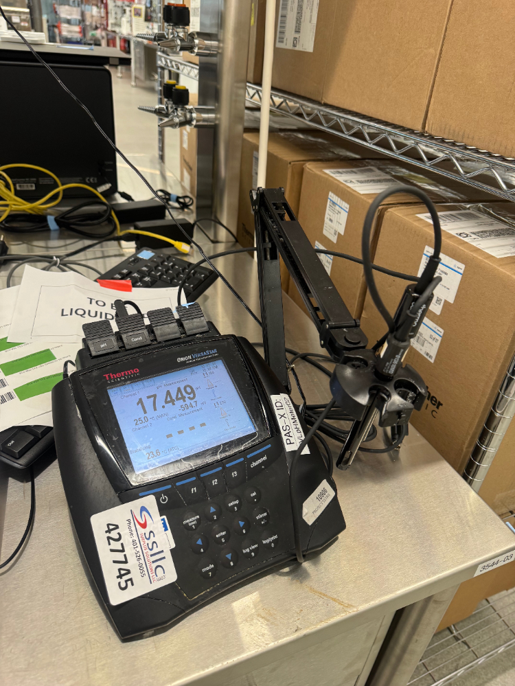Image of Thermo Orion VersaStar Advanced Electrochemistry Meter